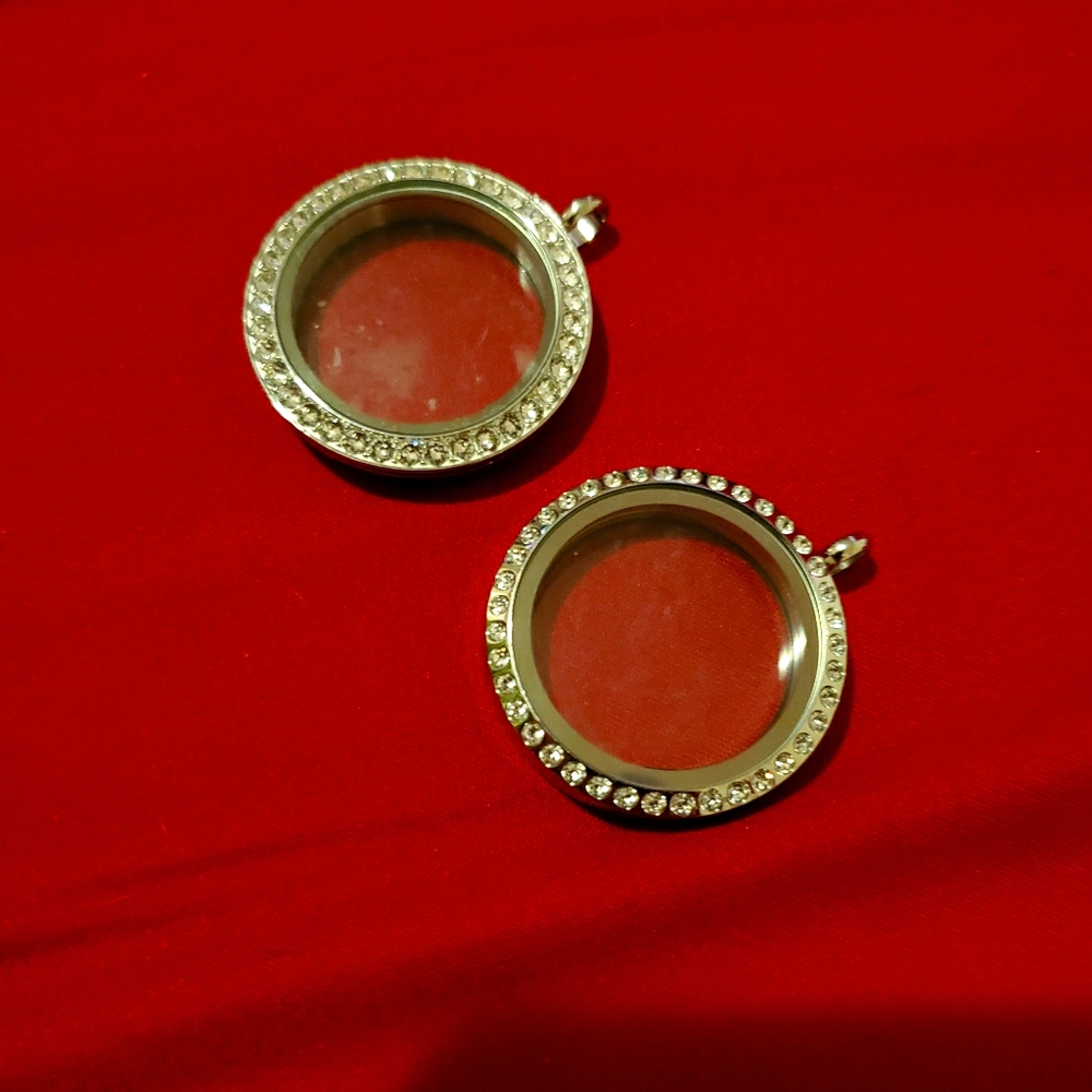 Extra lockets for necklace